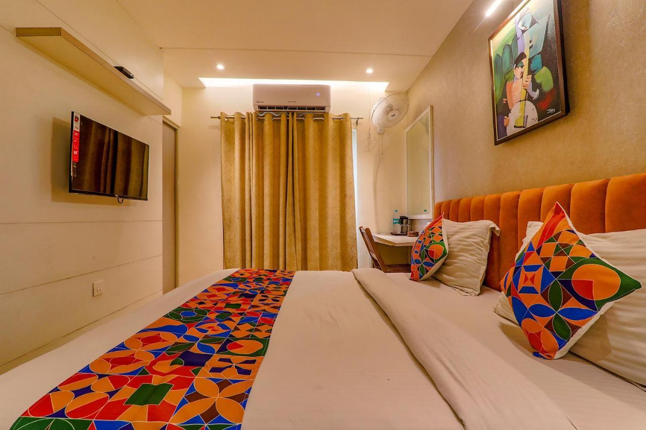 Townhouse Geetraj Near Shalimar Gateway Lucknow Hotel Bagian luar foto