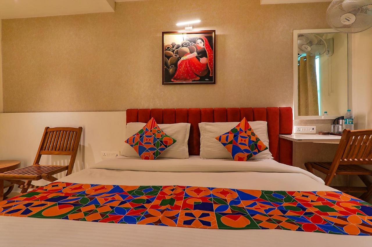 Townhouse Geetraj Near Shalimar Gateway Lucknow Hotel Bagian luar foto