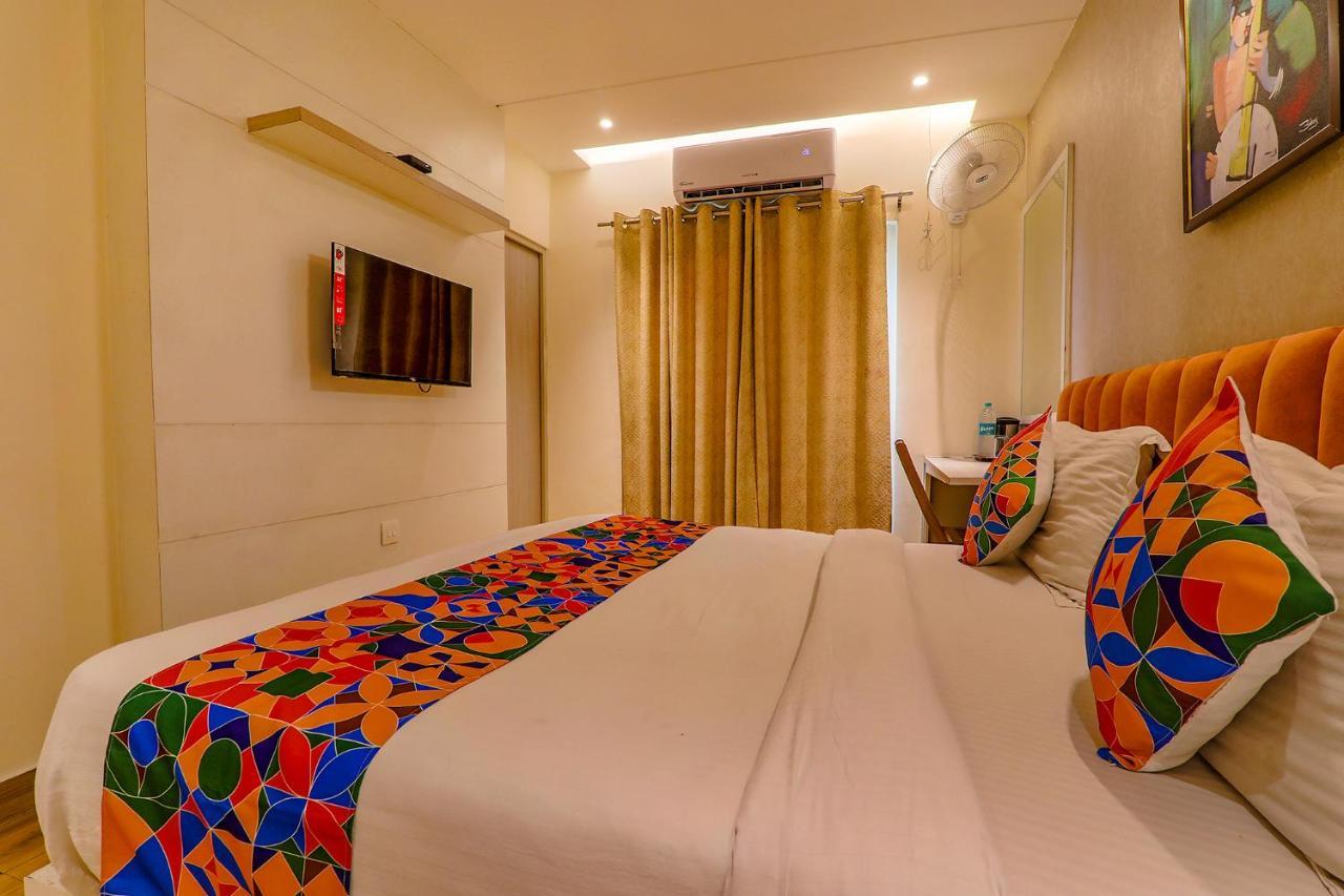 Townhouse Geetraj Near Shalimar Gateway Lucknow Hotel Bagian luar foto