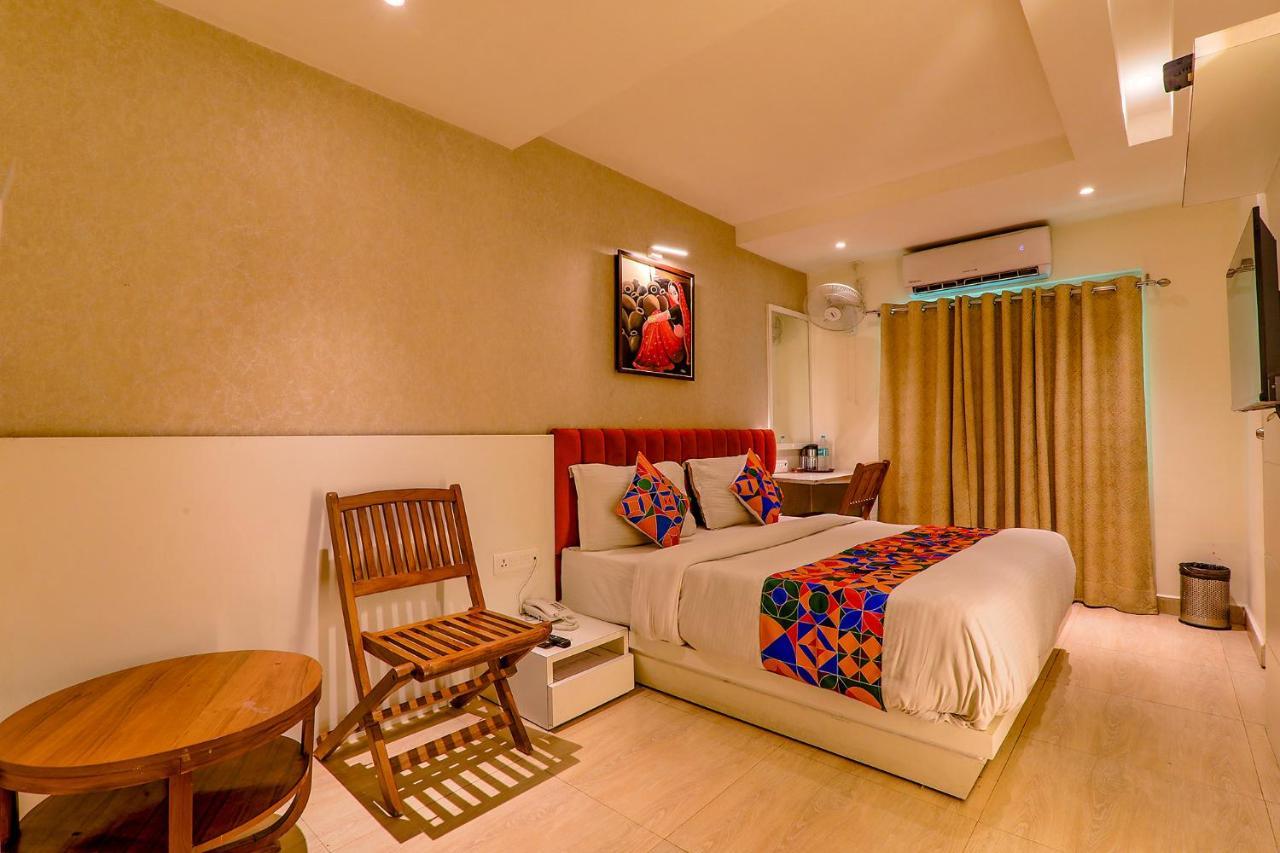 Townhouse Geetraj Near Shalimar Gateway Lucknow Hotel Bagian luar foto