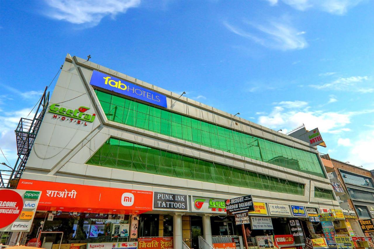 Townhouse Geetraj Near Shalimar Gateway Lucknow Hotel Bagian luar foto