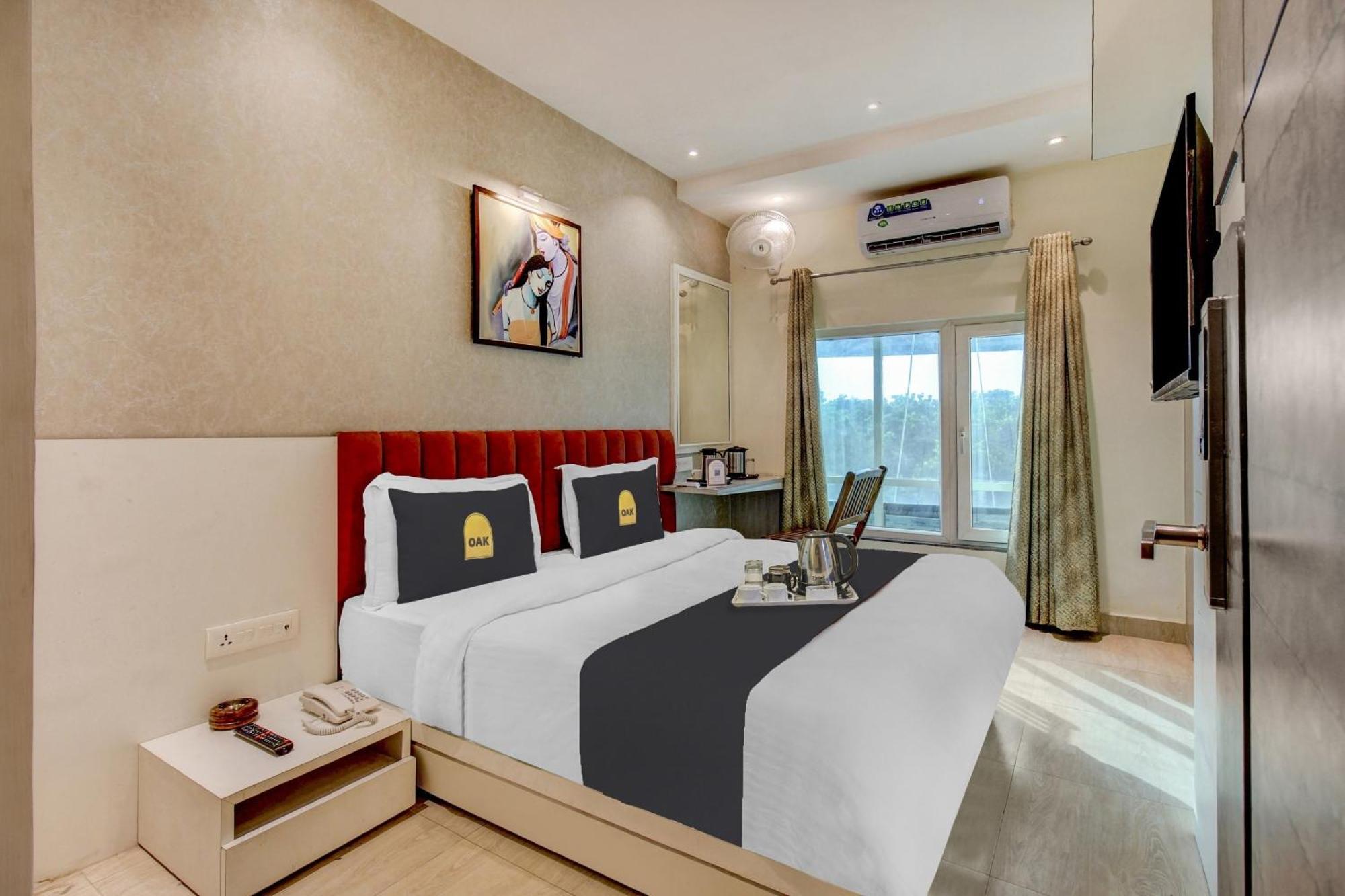 Townhouse Geetraj Near Shalimar Gateway Lucknow Hotel Bagian luar foto
