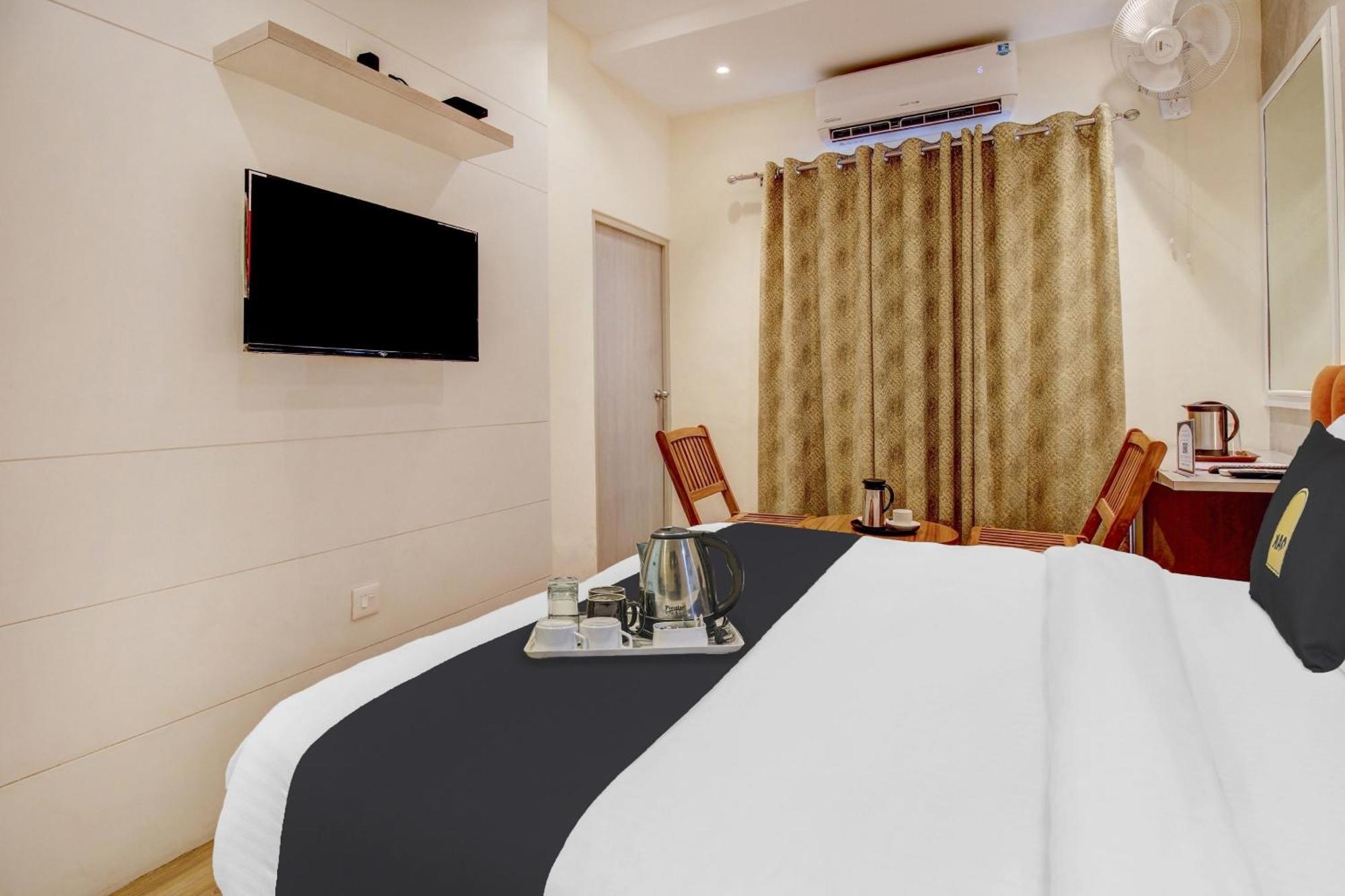 Townhouse Geetraj Near Shalimar Gateway Lucknow Hotel Bagian luar foto