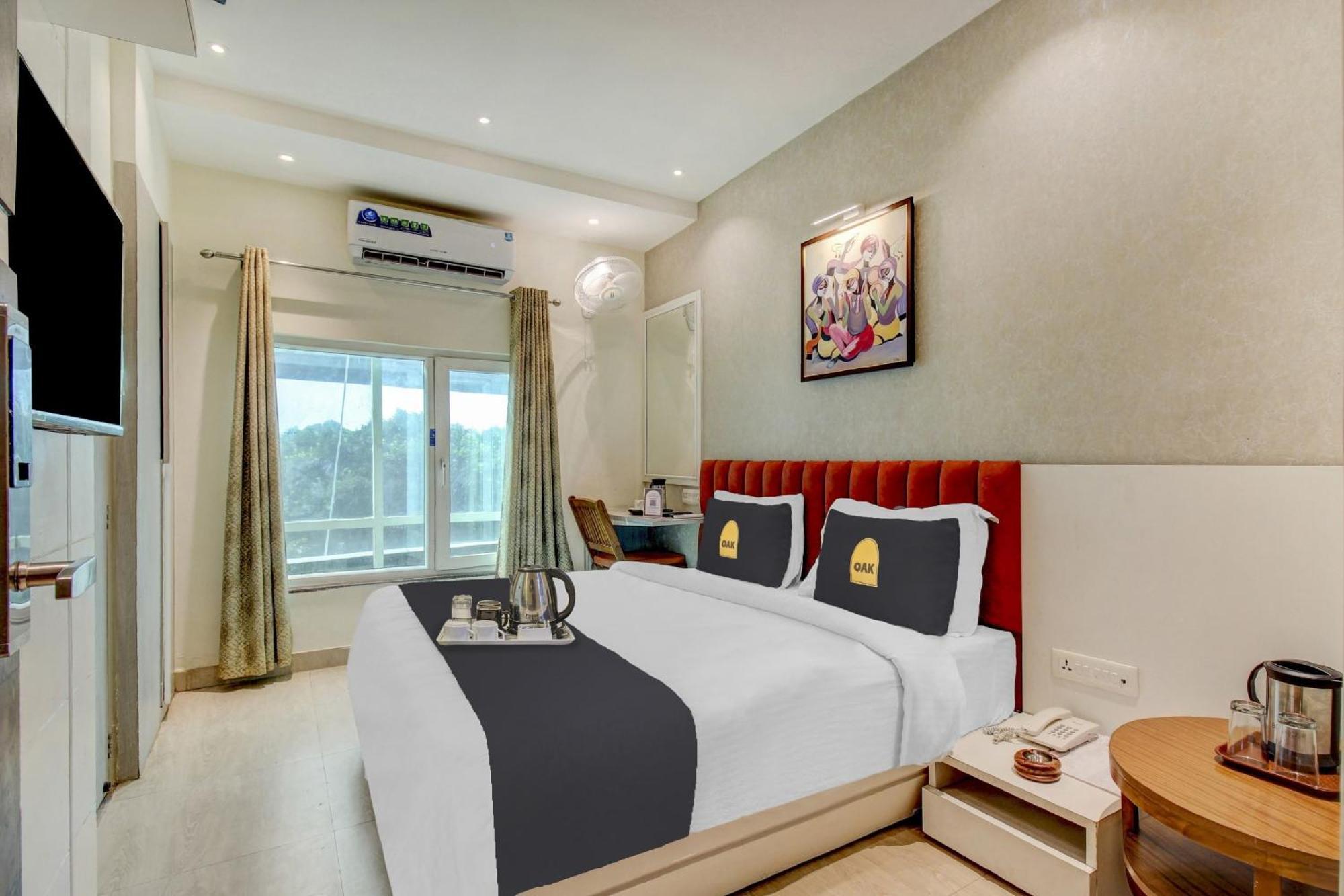 Townhouse Geetraj Near Shalimar Gateway Lucknow Hotel Bagian luar foto