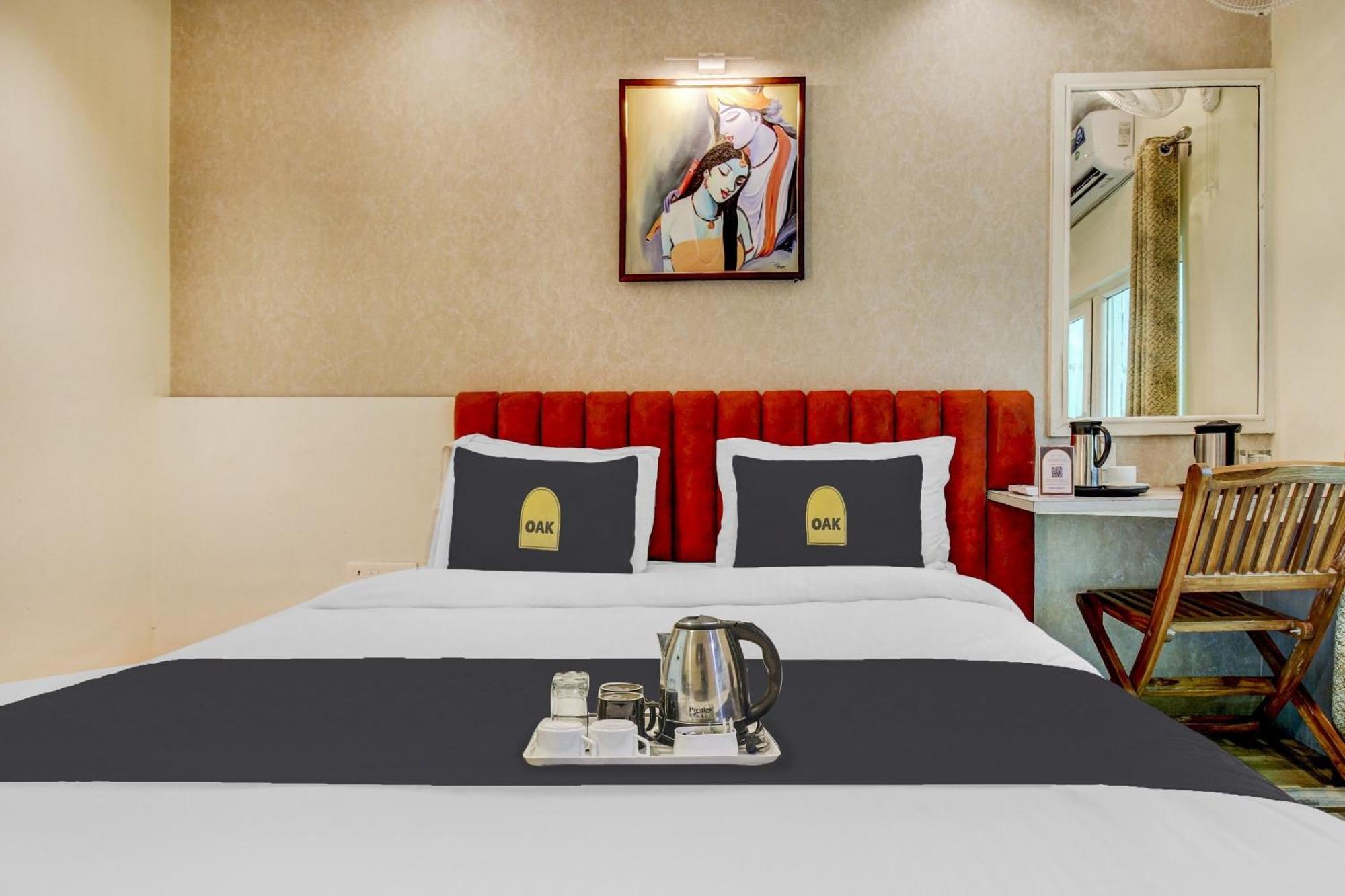 Townhouse Geetraj Near Shalimar Gateway Lucknow Hotel Bagian luar foto