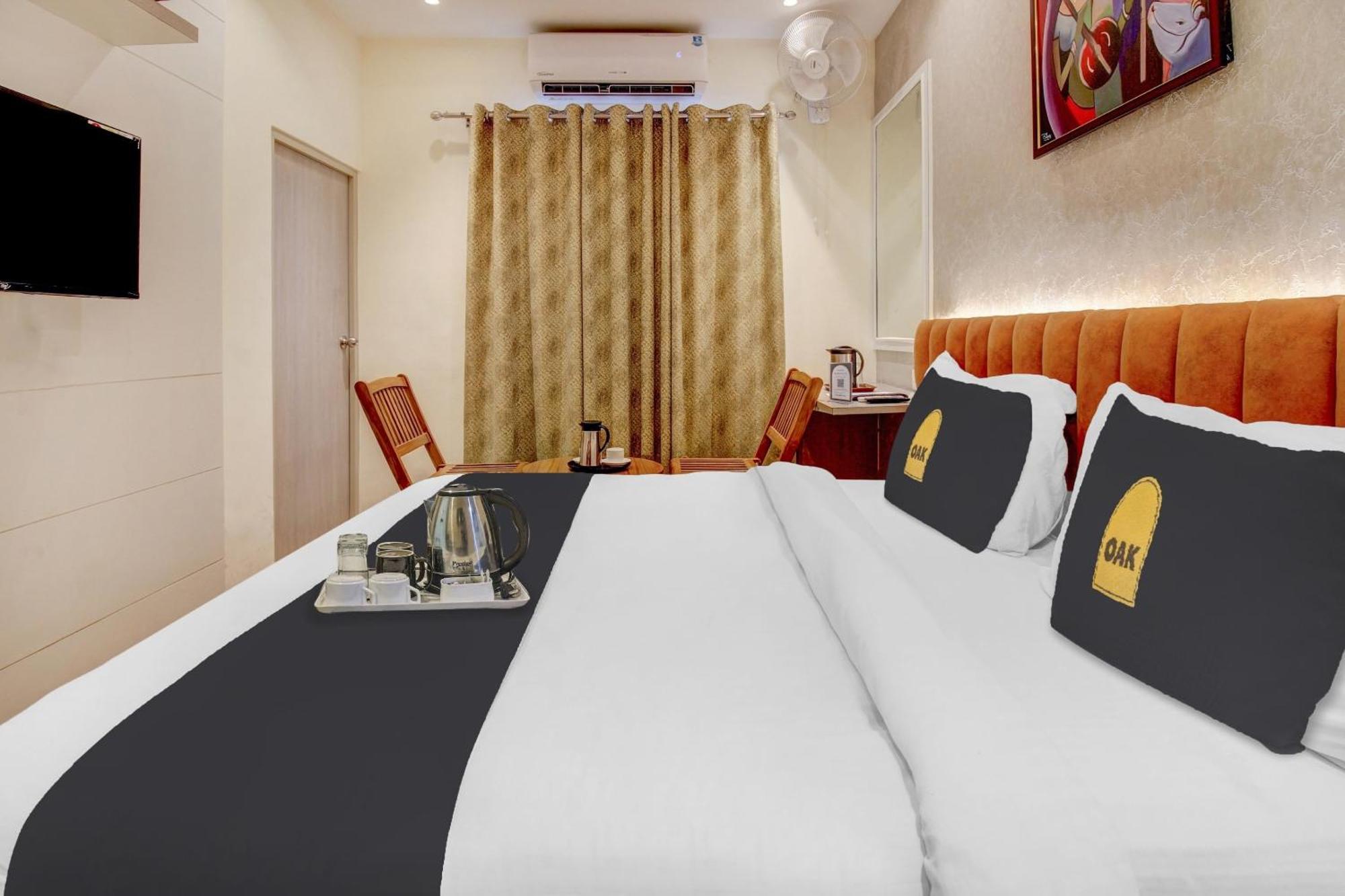 Townhouse Geetraj Near Shalimar Gateway Lucknow Hotel Bagian luar foto