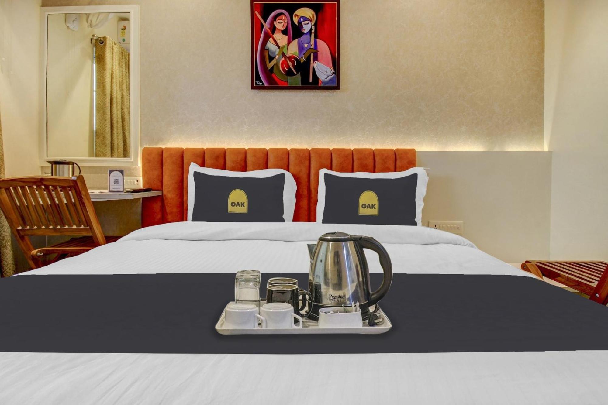 Townhouse Geetraj Near Shalimar Gateway Lucknow Hotel Bagian luar foto