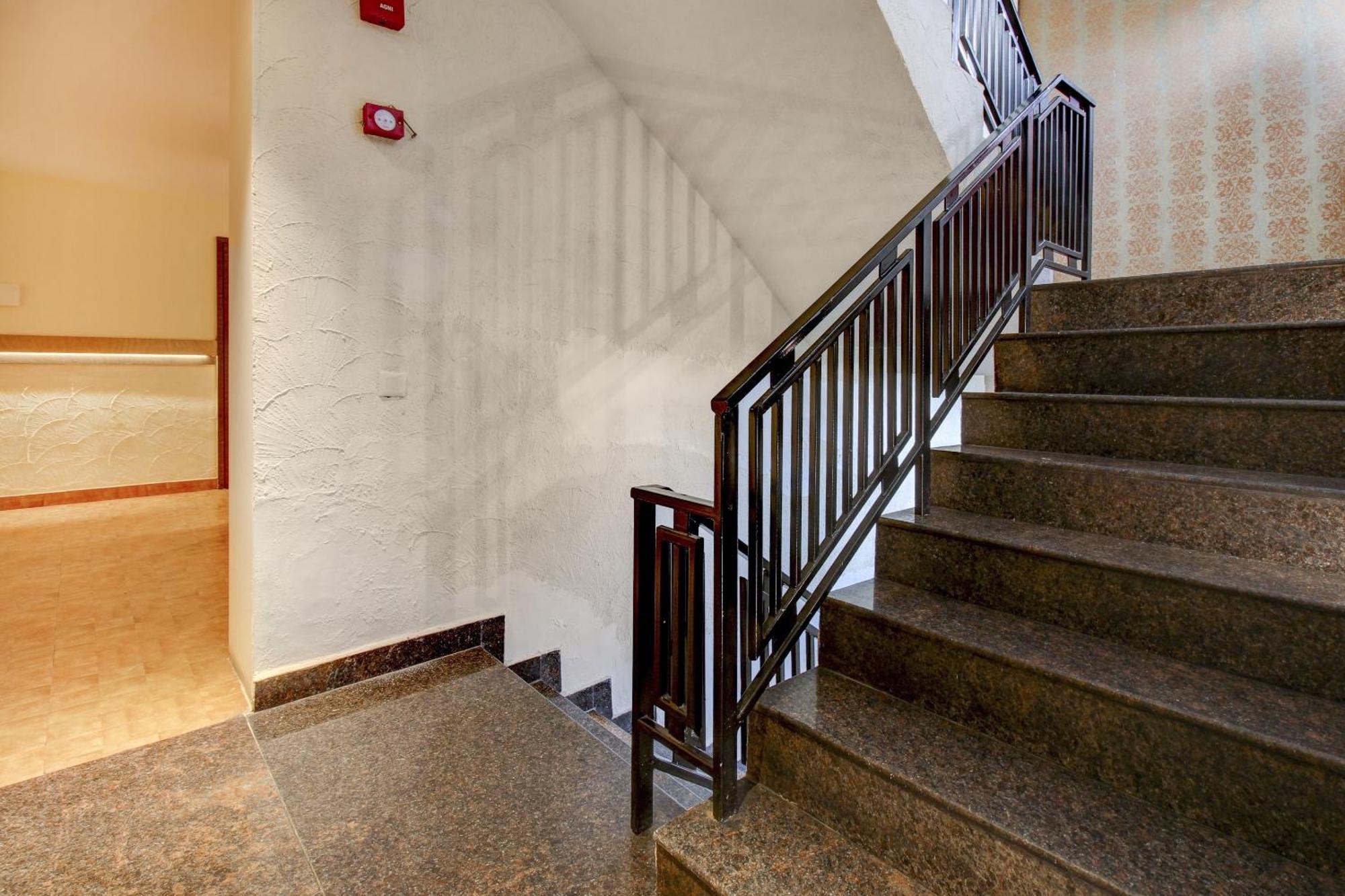 Townhouse Geetraj Near Shalimar Gateway Lucknow Hotel Bagian luar foto
