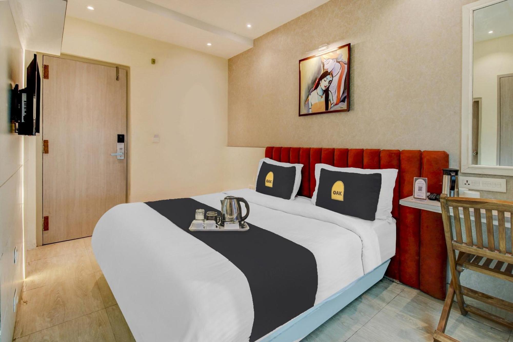 Townhouse Geetraj Near Shalimar Gateway Lucknow Hotel Bagian luar foto
