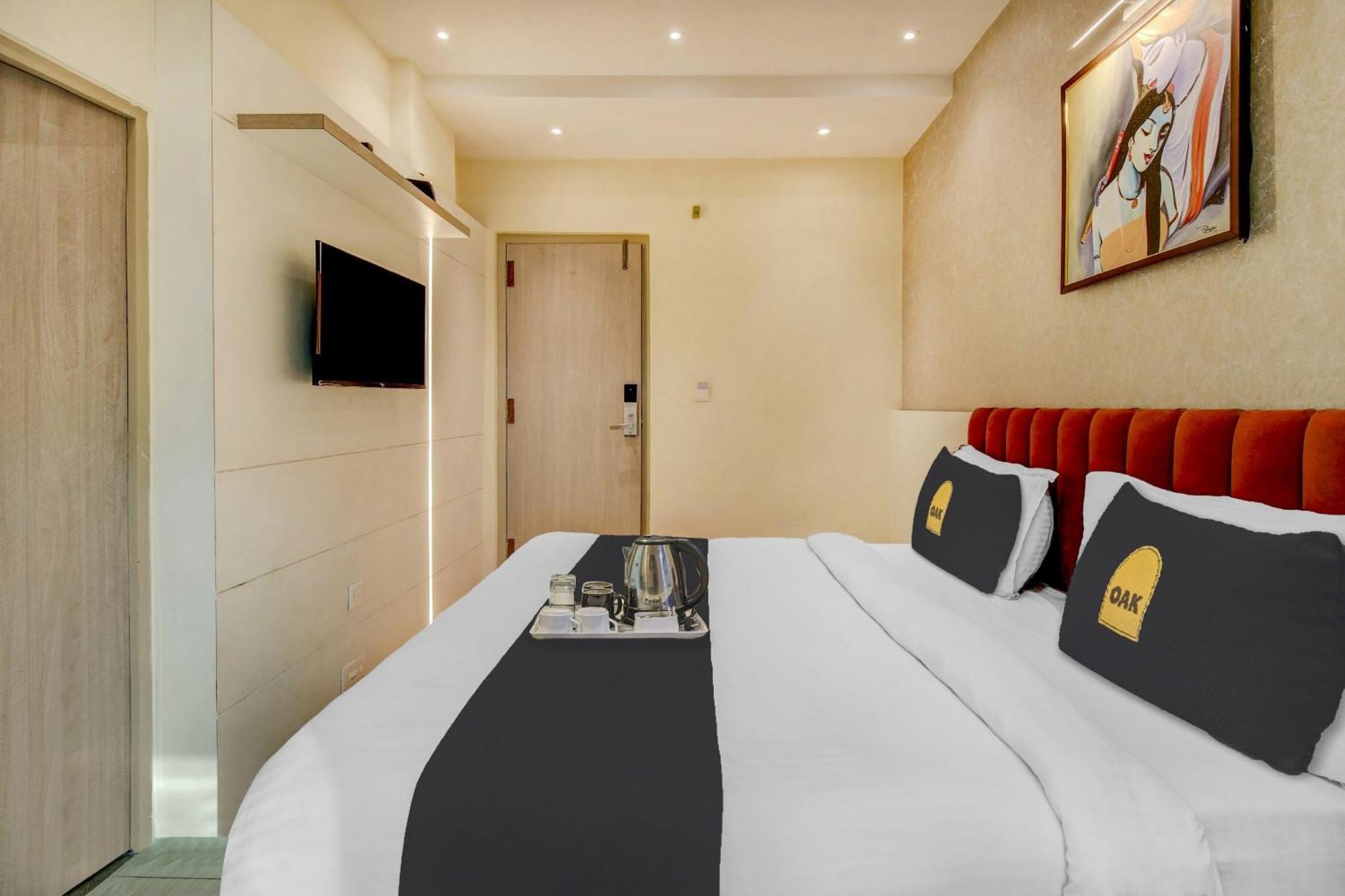 Townhouse Geetraj Near Shalimar Gateway Lucknow Hotel Bagian luar foto