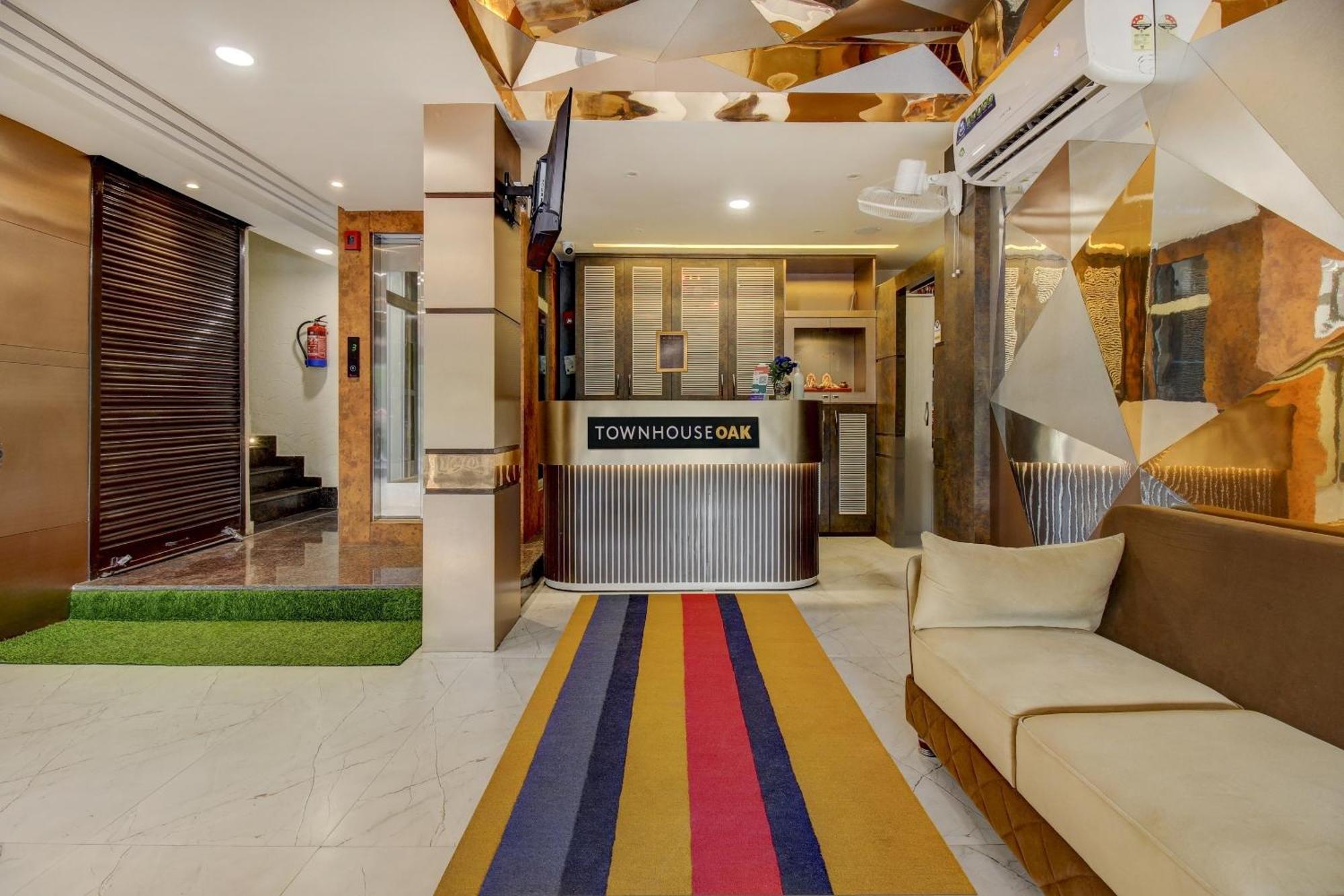 Townhouse Geetraj Near Shalimar Gateway Lucknow Hotel Bagian luar foto