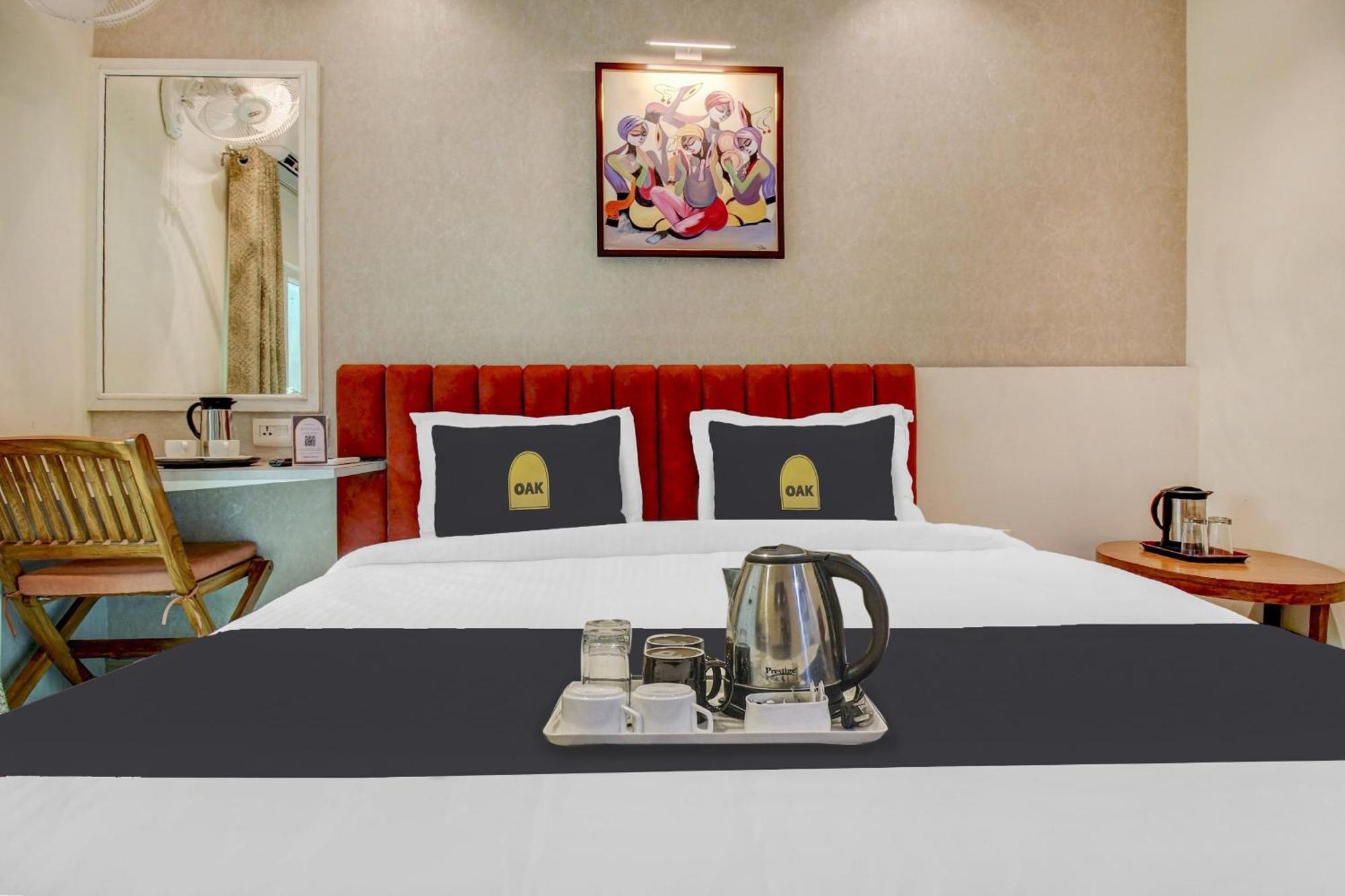 Townhouse Geetraj Near Shalimar Gateway Lucknow Hotel Bagian luar foto