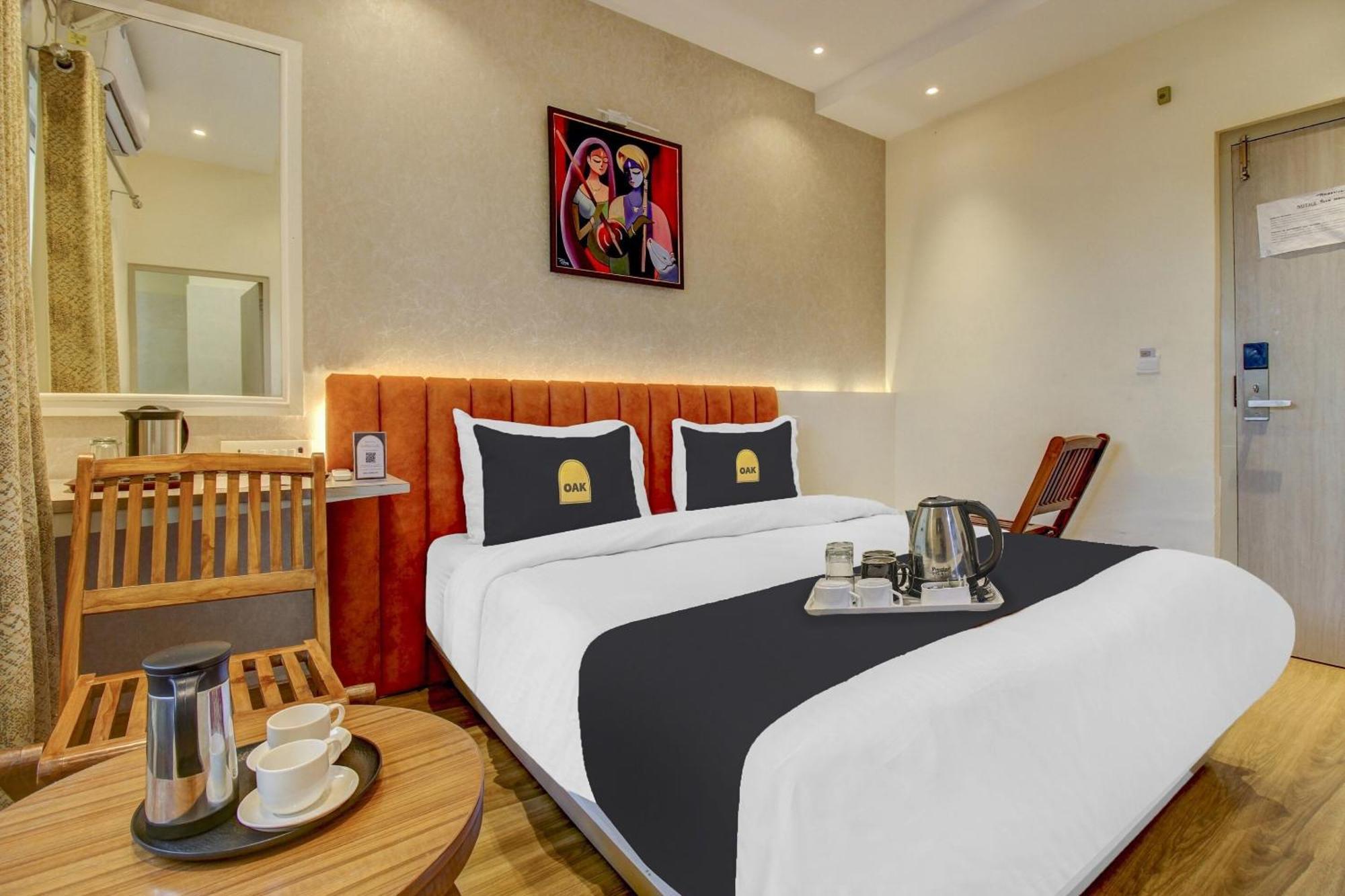Townhouse Geetraj Near Shalimar Gateway Lucknow Hotel Bagian luar foto