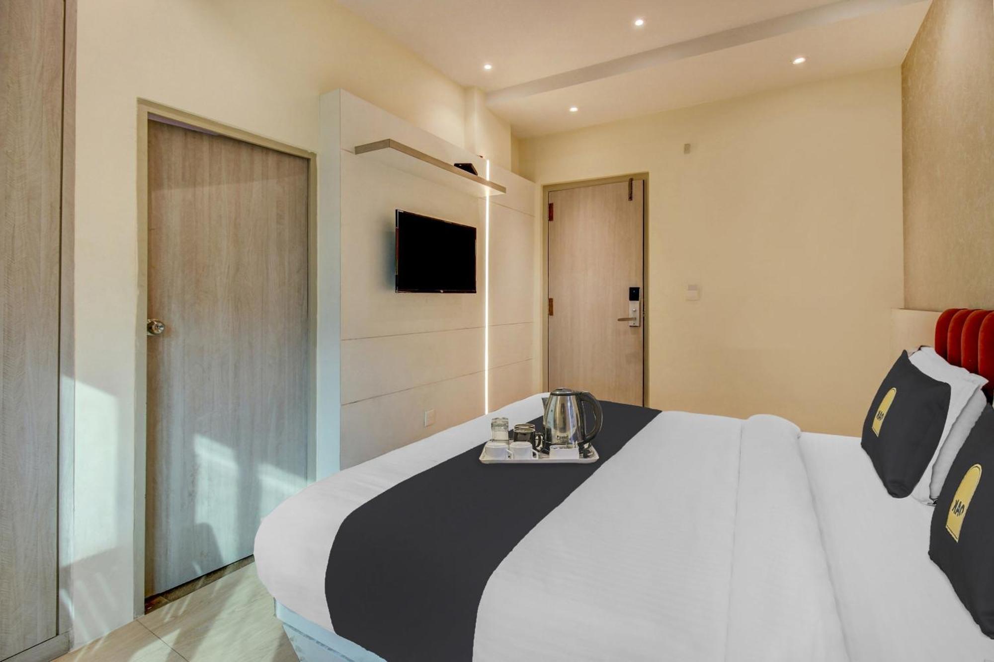 Townhouse Geetraj Near Shalimar Gateway Lucknow Hotel Bagian luar foto