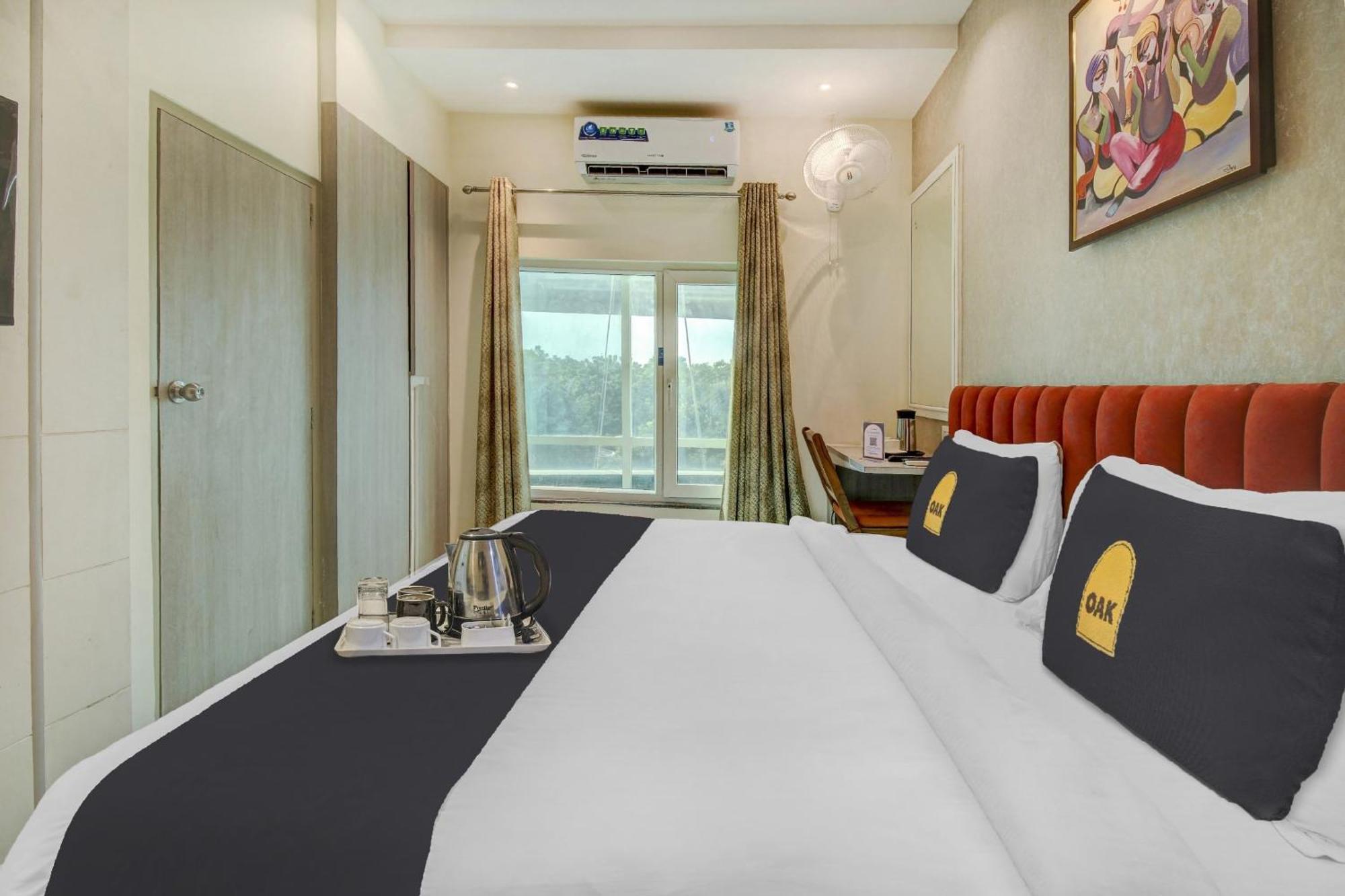Townhouse Geetraj Near Shalimar Gateway Lucknow Hotel Bagian luar foto