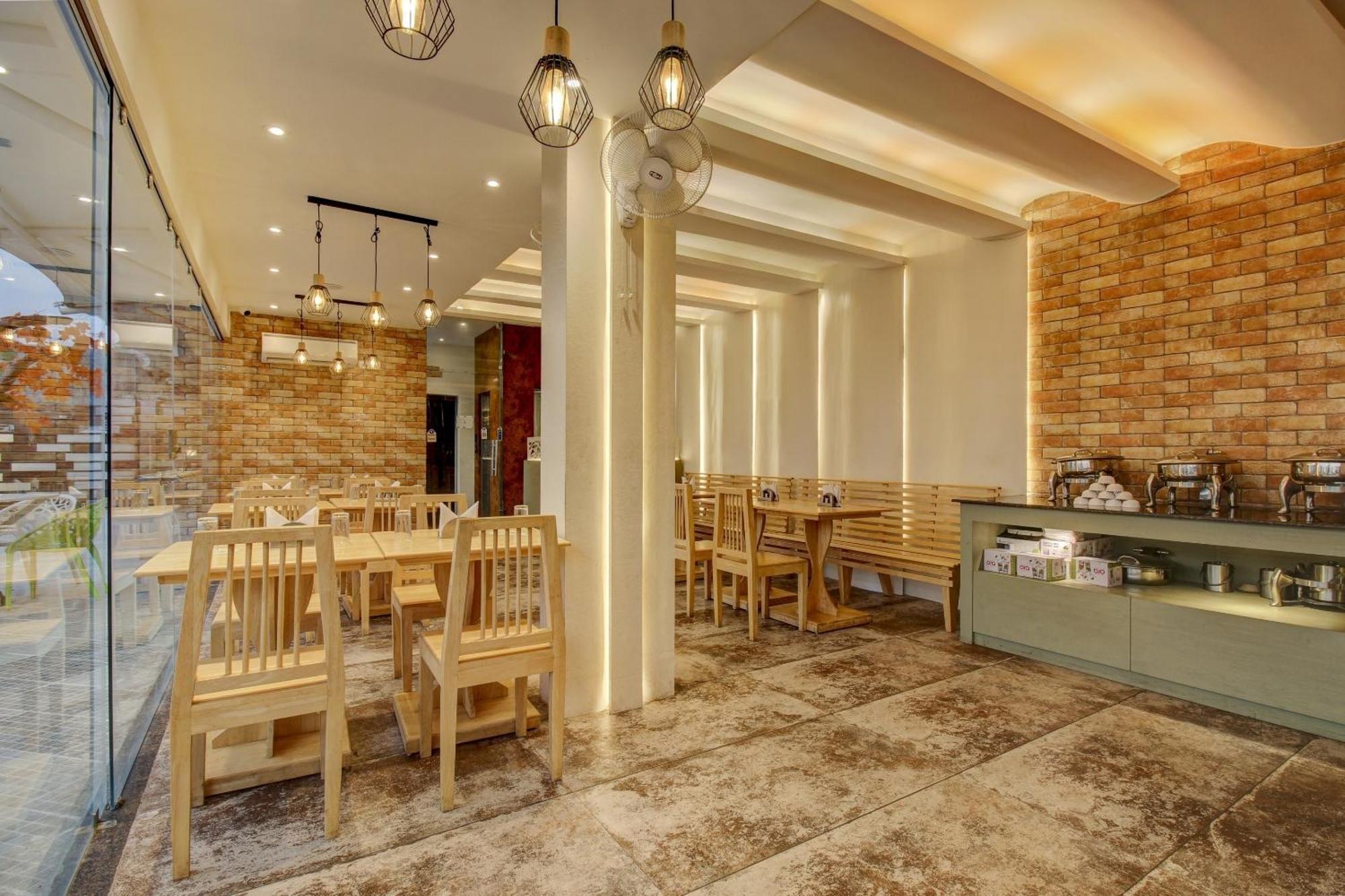 Townhouse Geetraj Near Shalimar Gateway Lucknow Hotel Bagian luar foto