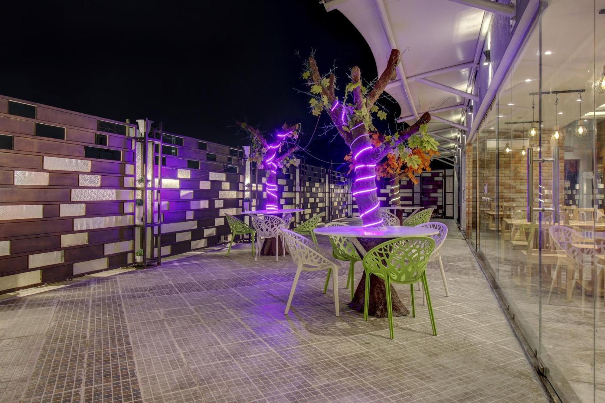 Townhouse Geetraj Near Shalimar Gateway Lucknow Hotel Bagian luar foto